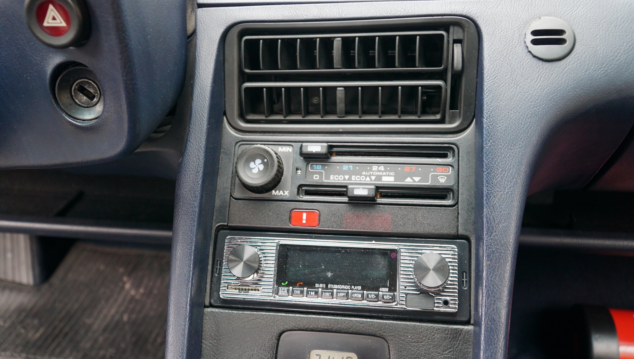 Interior image of 1983 Porsche 928S (51)