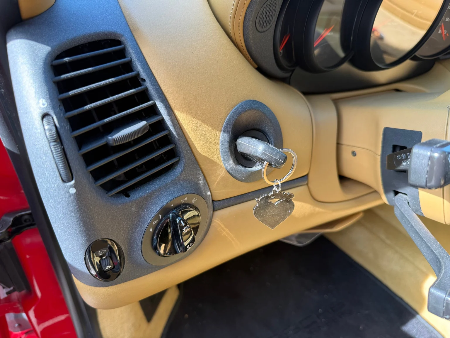 Interior image of 1998 Porsche 911 Carrera (9)