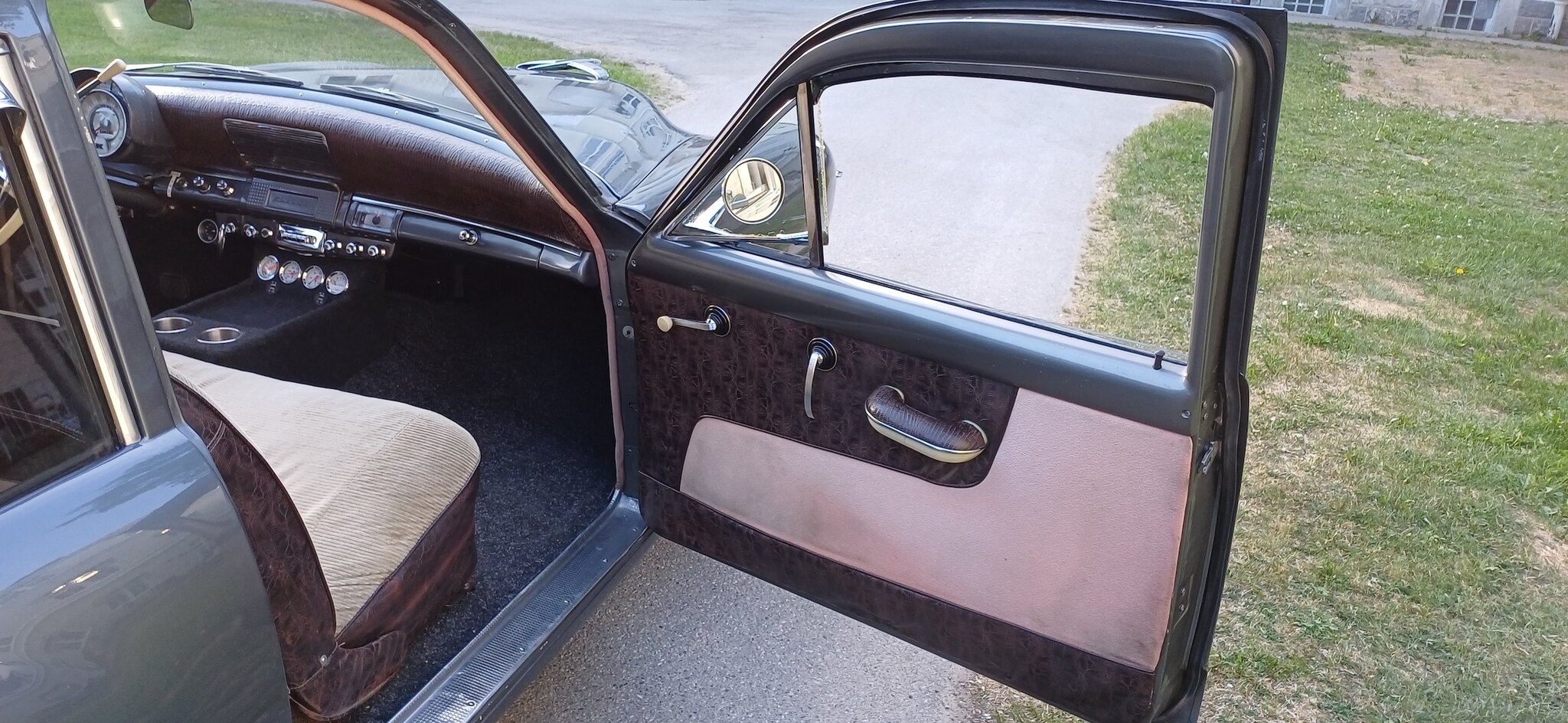 Interiörbild 1953 Kaiser Deluxe Club 2-door