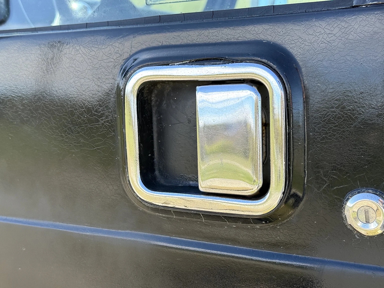 Exterior image of 1990 Jeep Wrangler Islander (38)