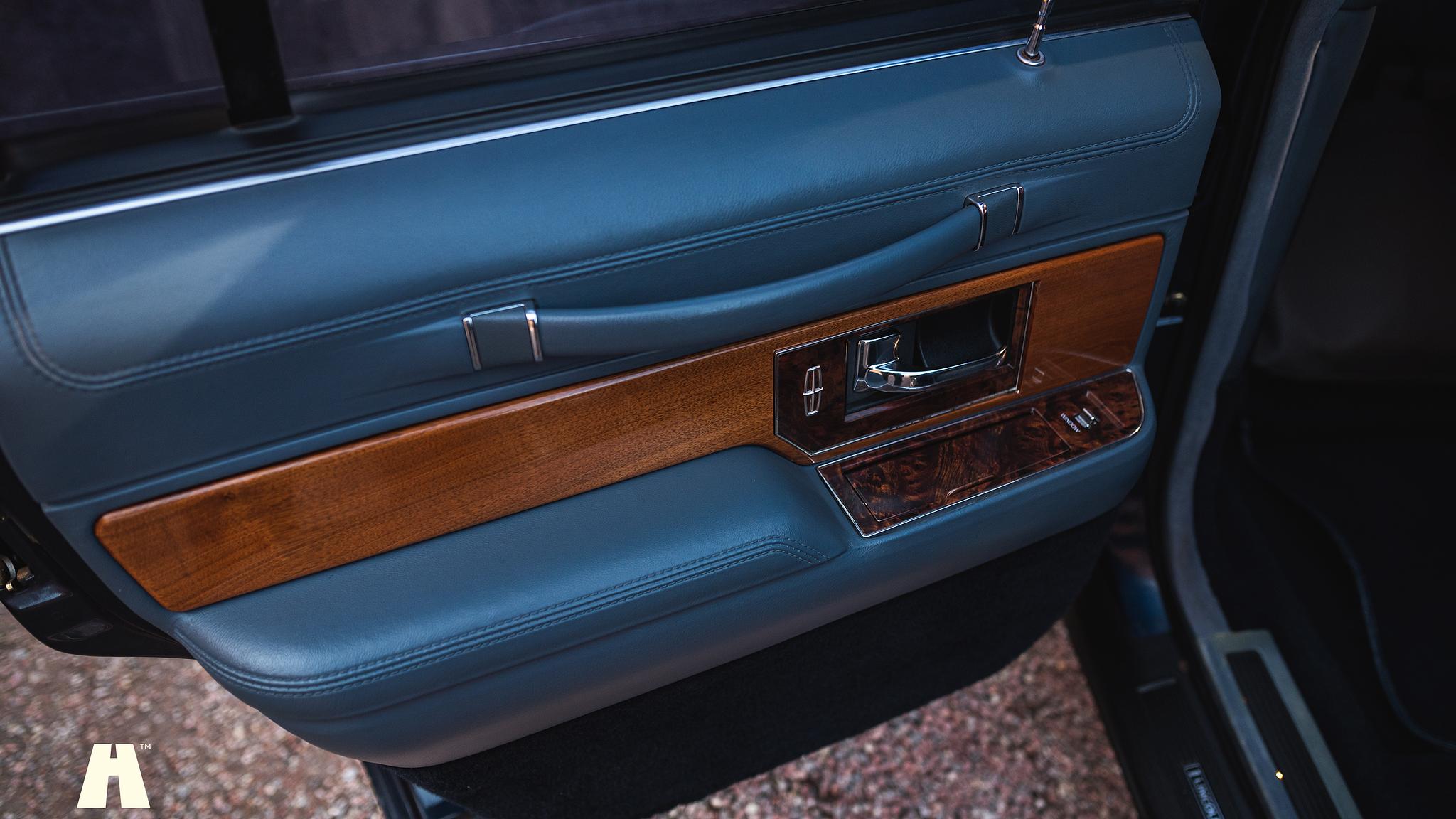 Interior image of 1992 Lincoln Town Car Limousine 