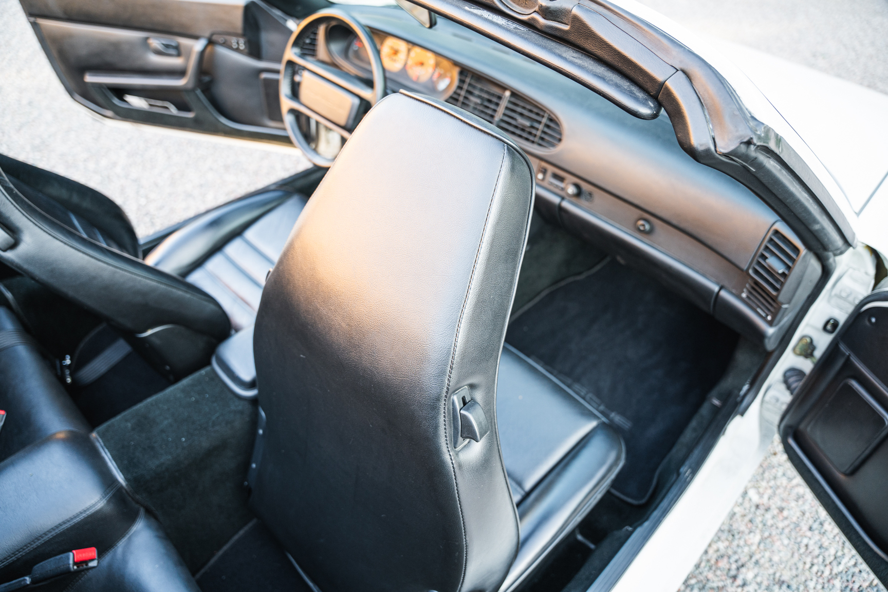 Innenraumfoto von 1991 Porsche 944 Turbo Cabriolet