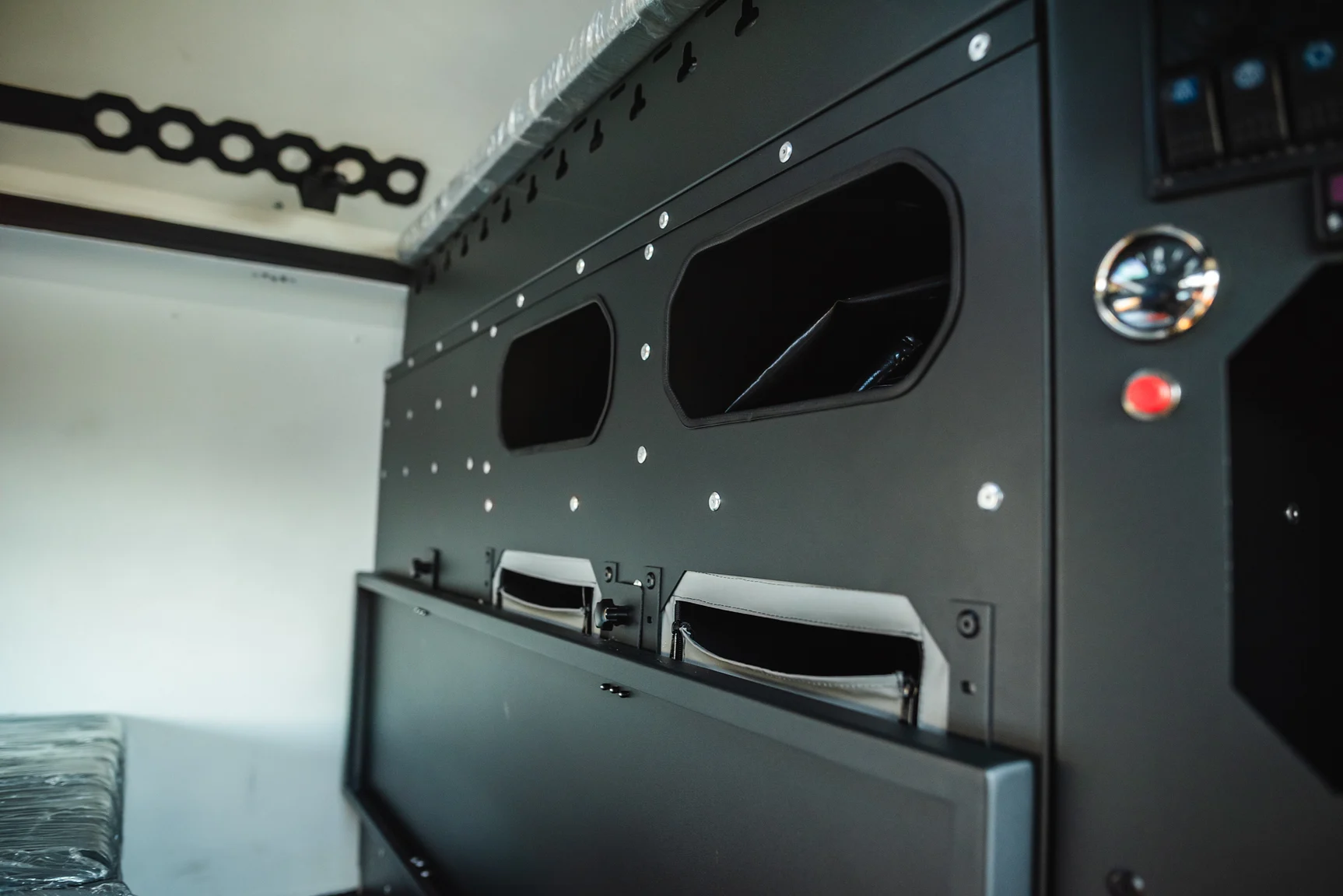 Innenraumfoto von 2020 Northea Camper Expedition Volkswagen Amarok (61)