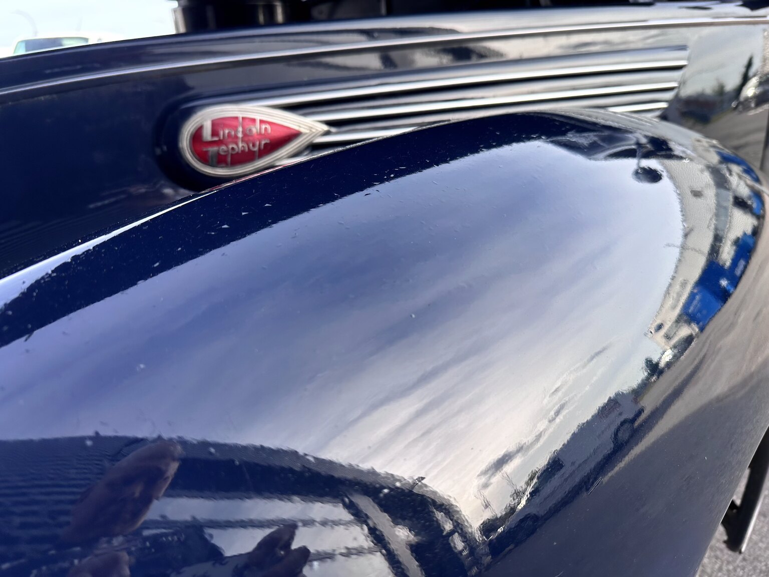 Exterior image of 1938 Lincoln Zephyr Sedan V12