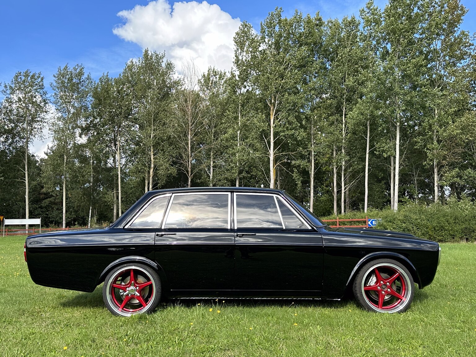 Aussenfoto 1969 Volvo 144 custom