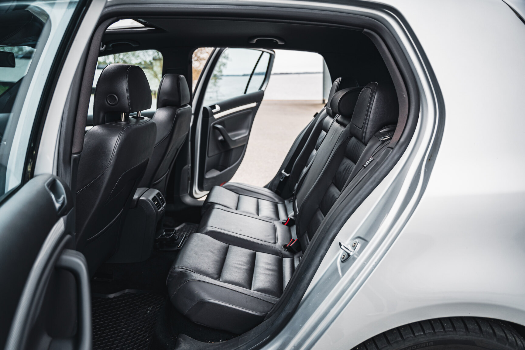 Innenraumfoto von 2007 Volkswagen Golf R32 (82)