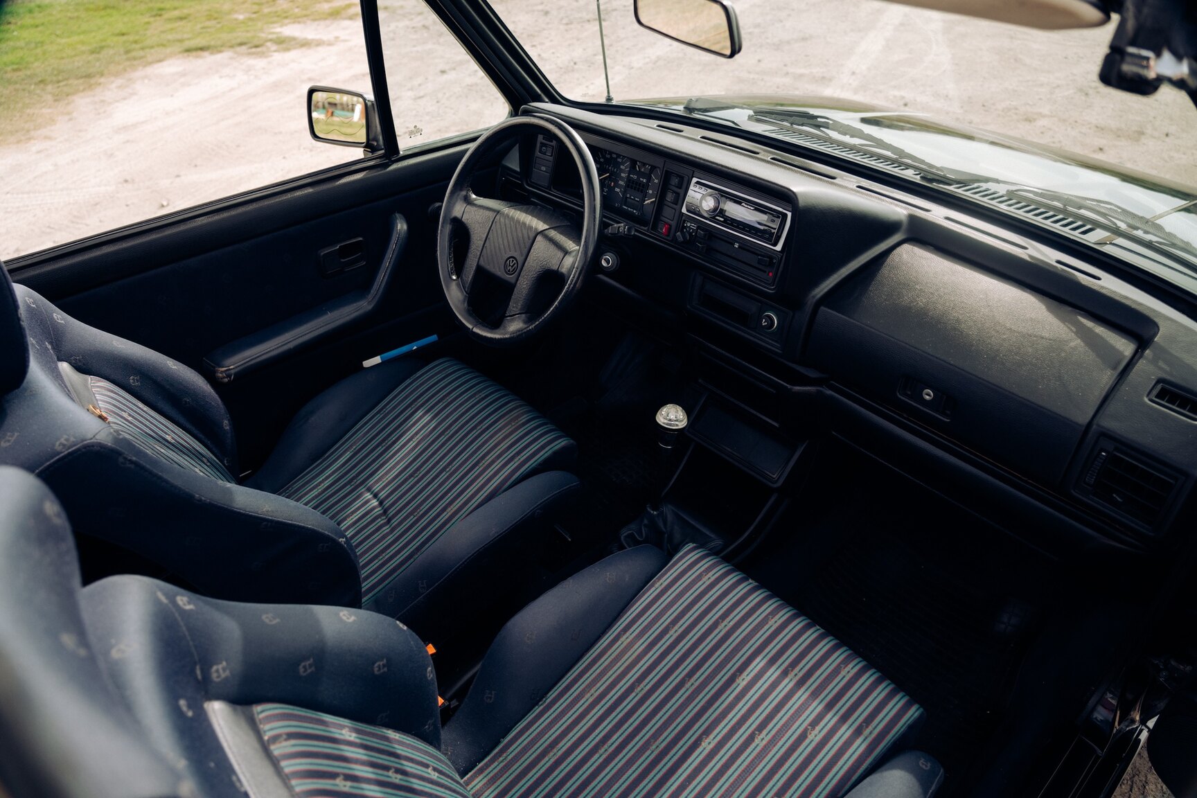 Interior image of 1991 VW Golf Cabriolet "Etienne Aigner Edition"
