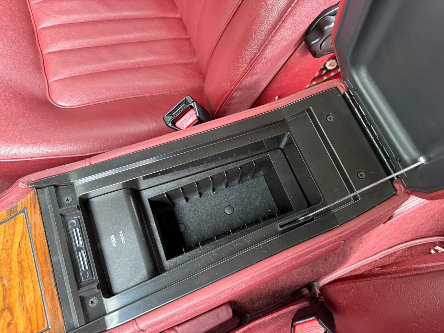 Innenraumfoto von 1988 Daimler Six (32)