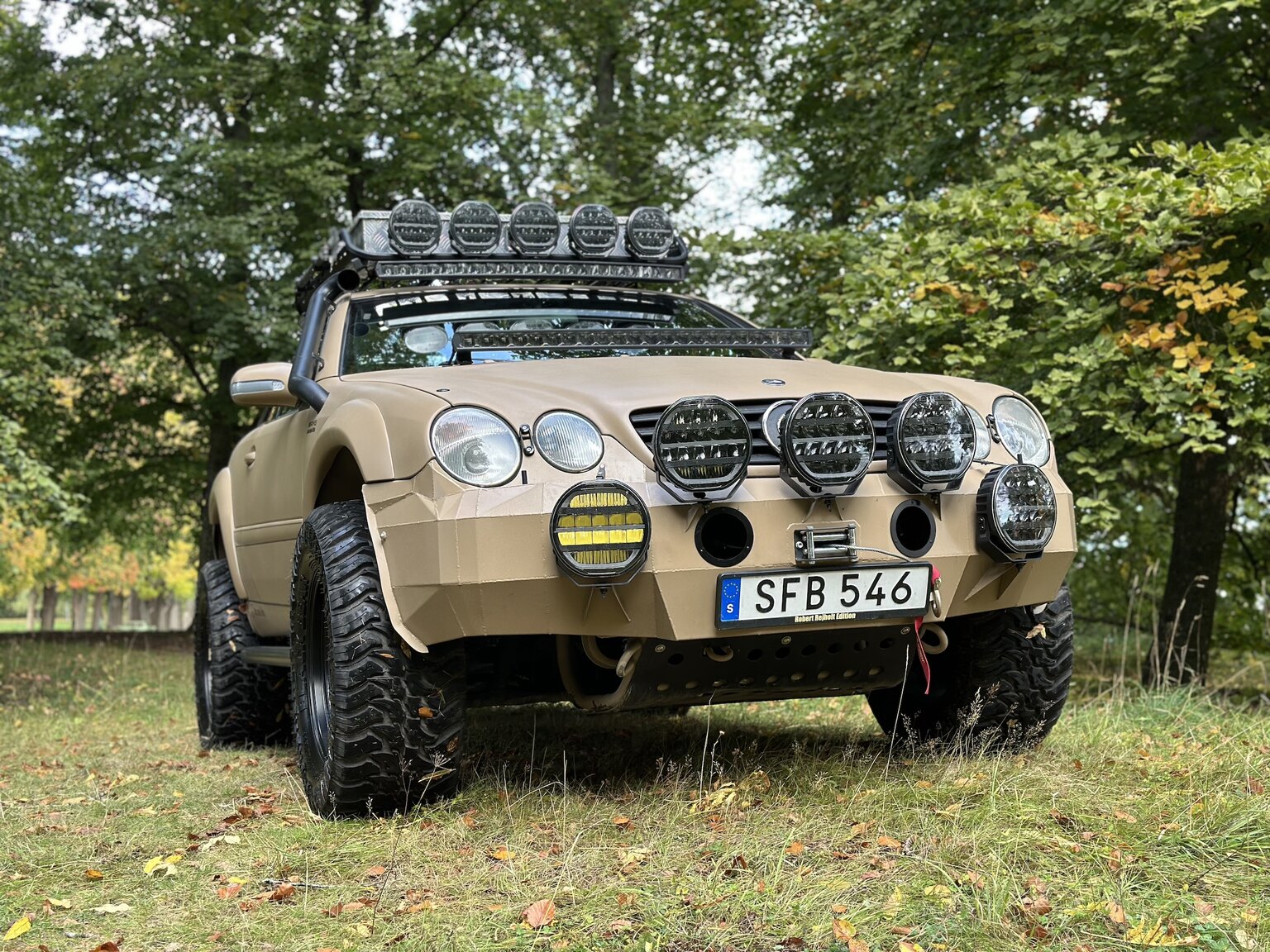 Exterior image of 2001 Mercedes-Benz CL600/ML 55 AMG