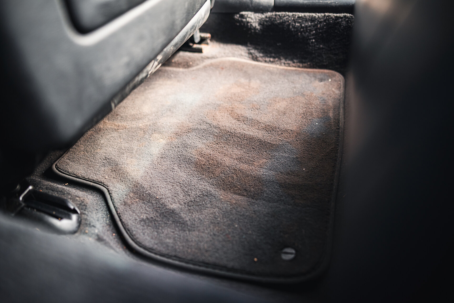 Interior image of 2000 BMW M5 E39