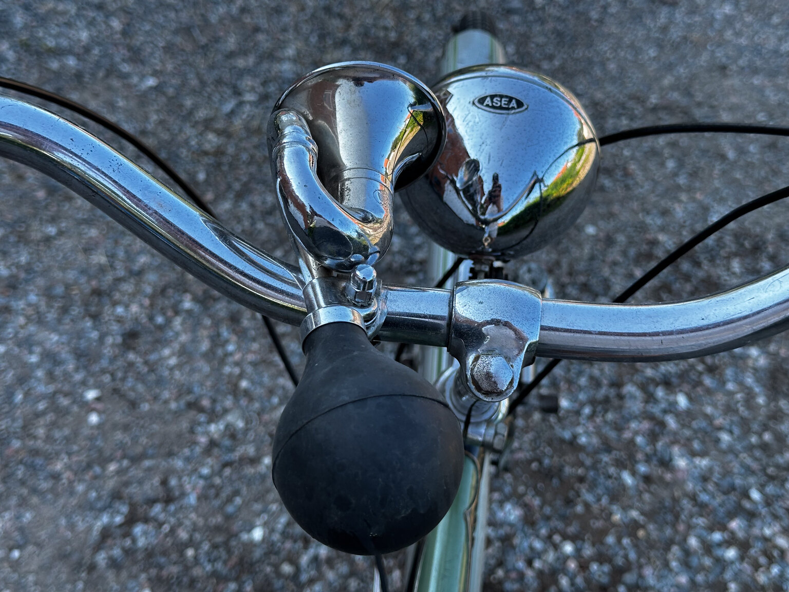 Exteriörbild på 1951 Fux med påhängsmotor