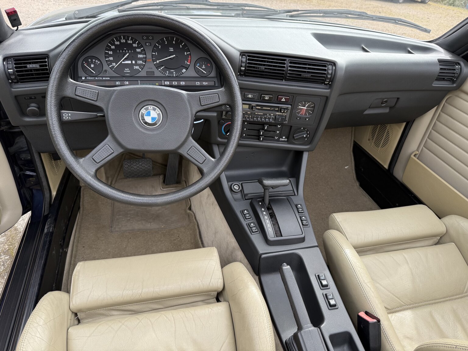 Interior image of 1987 BMW 325i Convertible