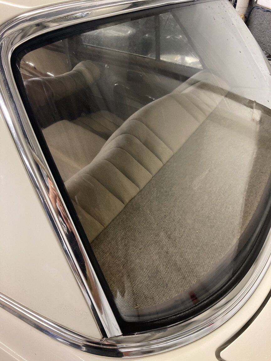 Exteriörbild på 1966 Mercedes-Benz 250s