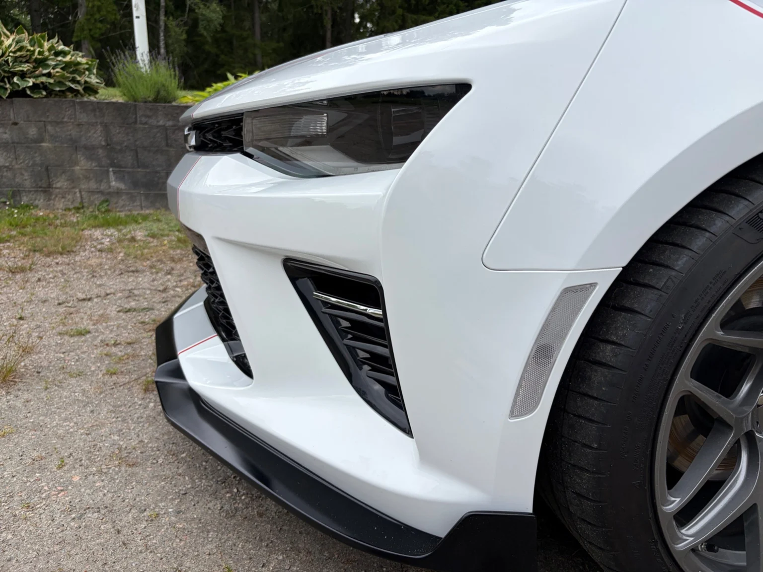 Exterior image of 2017 Chevrolet Camaro SS (33)
