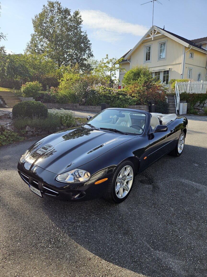 Exteriörbild på 1998 Jaguar XK8 Cabriolet