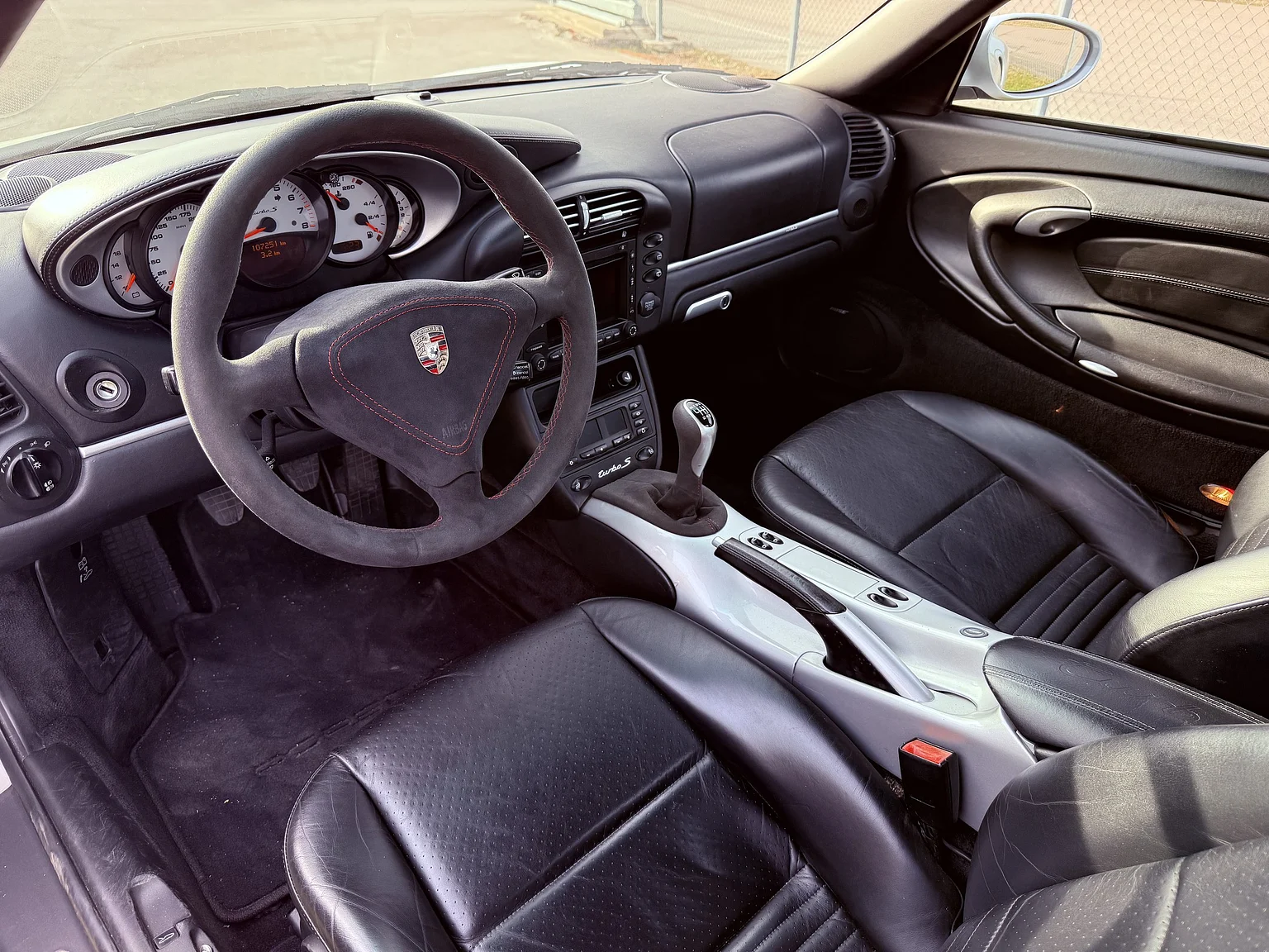 Innenraumfoto von 2005 Porsche 996 Turbo S (1)