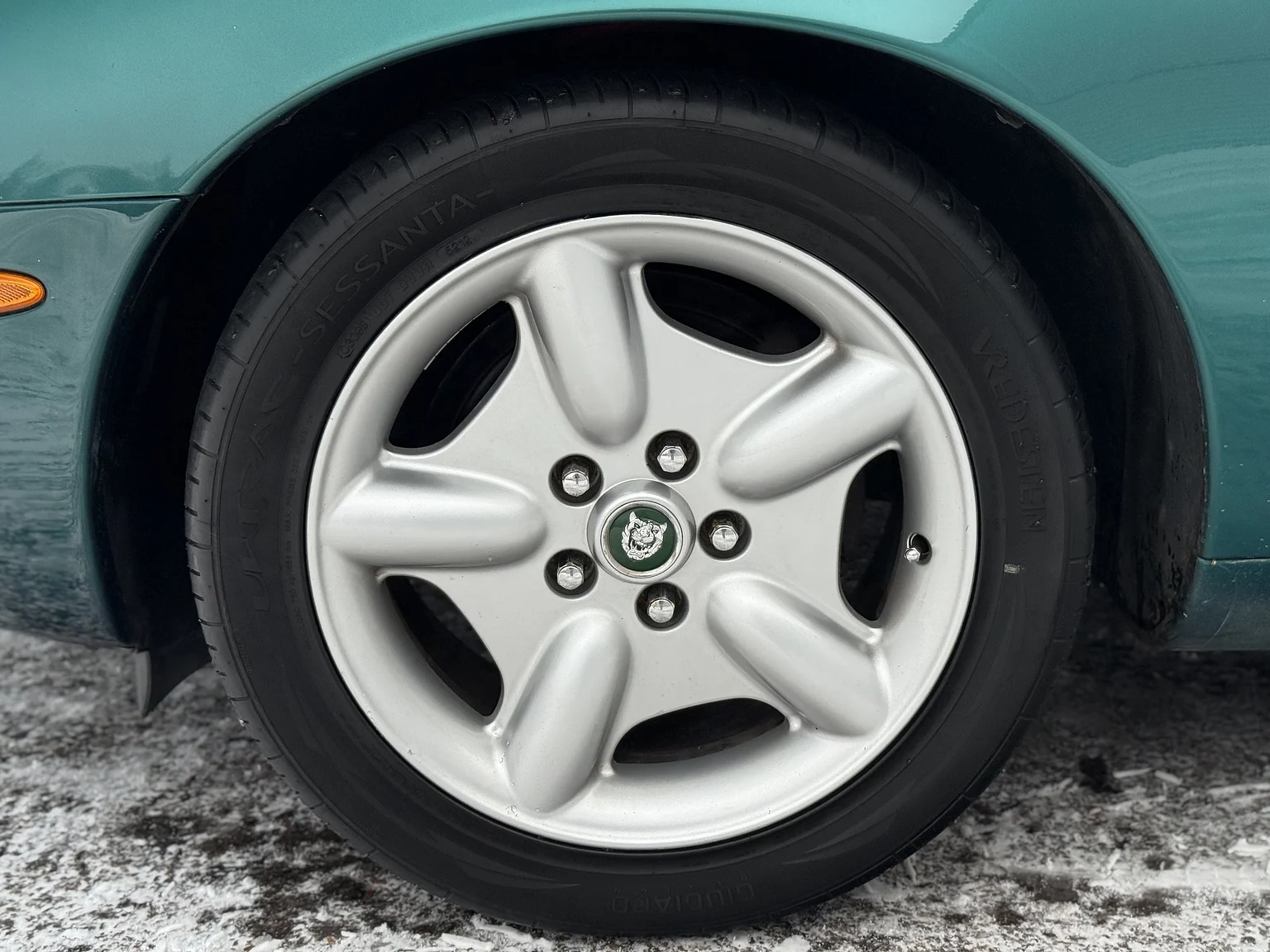 Exteriörbild på 1997 Jaguar XK8 (40)