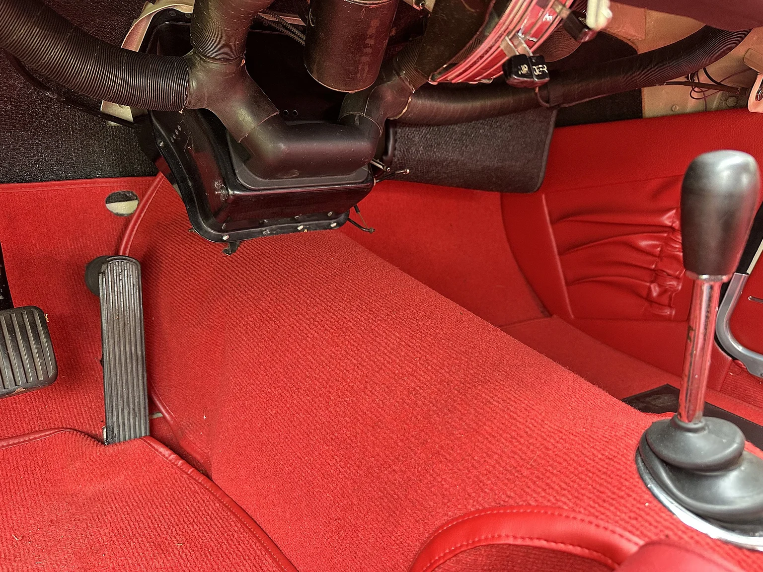 Interior image of 1964 Volvo P1800S (20)