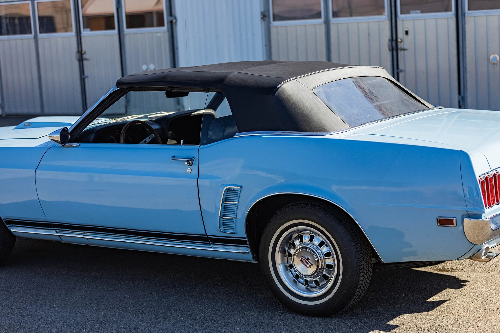 Exteriörbild på 1969 Ford Mustang GT Cabriolet "M-code" (15)