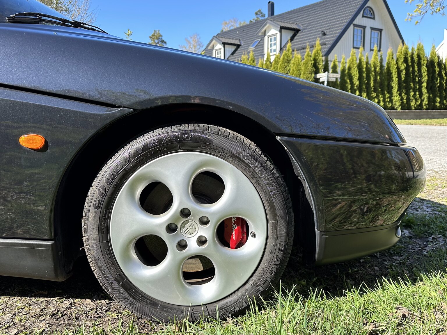 Exterior image of 1997 Alfa Romeo GTV 3.0