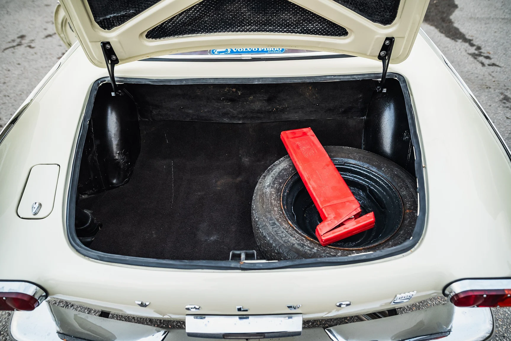 Interior image of 1964 Volvo P 1800S (77)