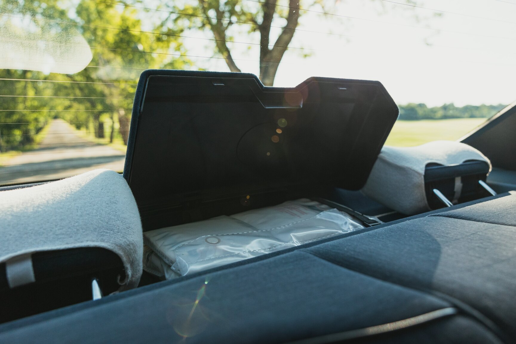 Interior image of 1987 Mercedes-Benz 230E (44)