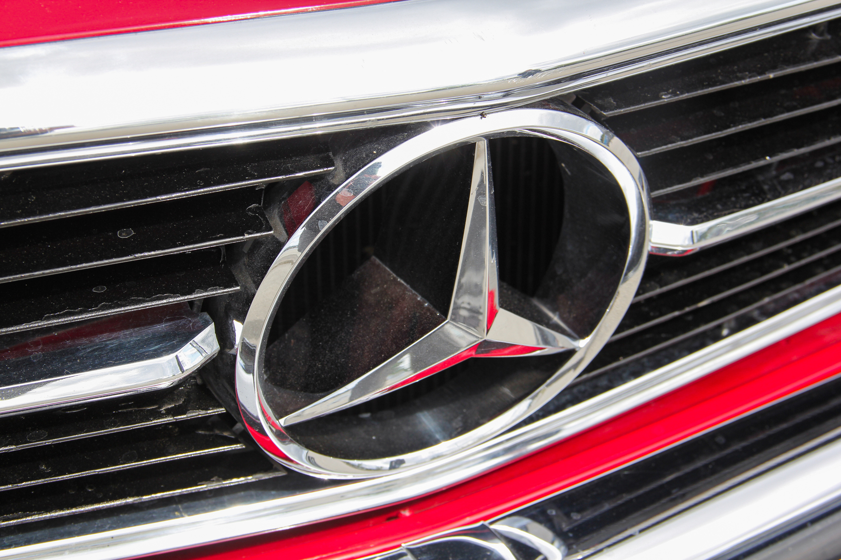 Exterior image of 1975 Mercedes-Benz 280 SL (40)