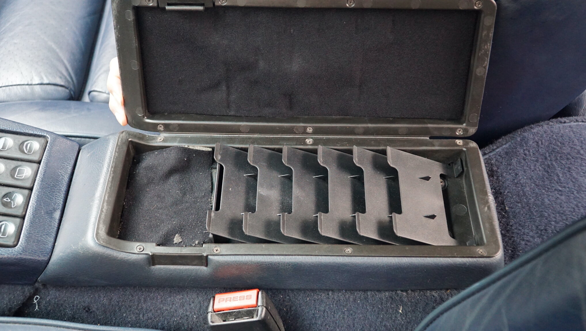 Interior image of 1983 Porsche 928S (28)