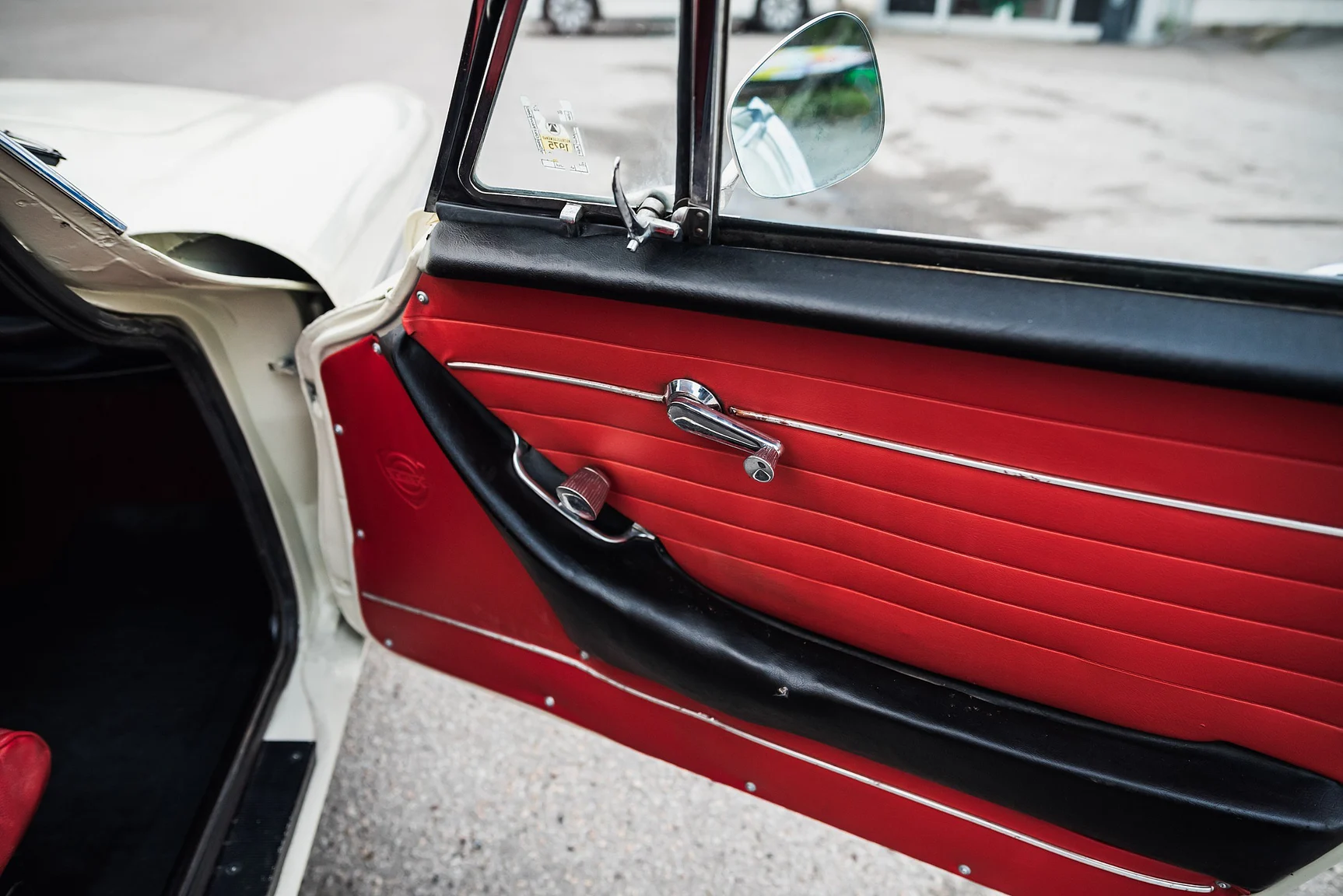 Interior image of 1964 Volvo P 1800S (9)