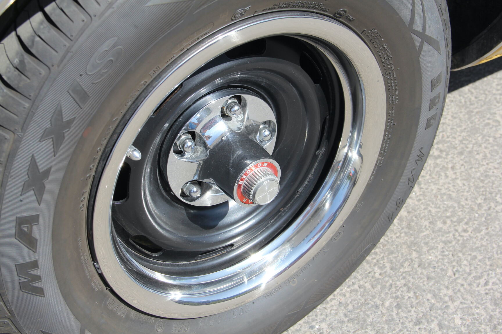 Exterior image of 1975 AMC Pacer X