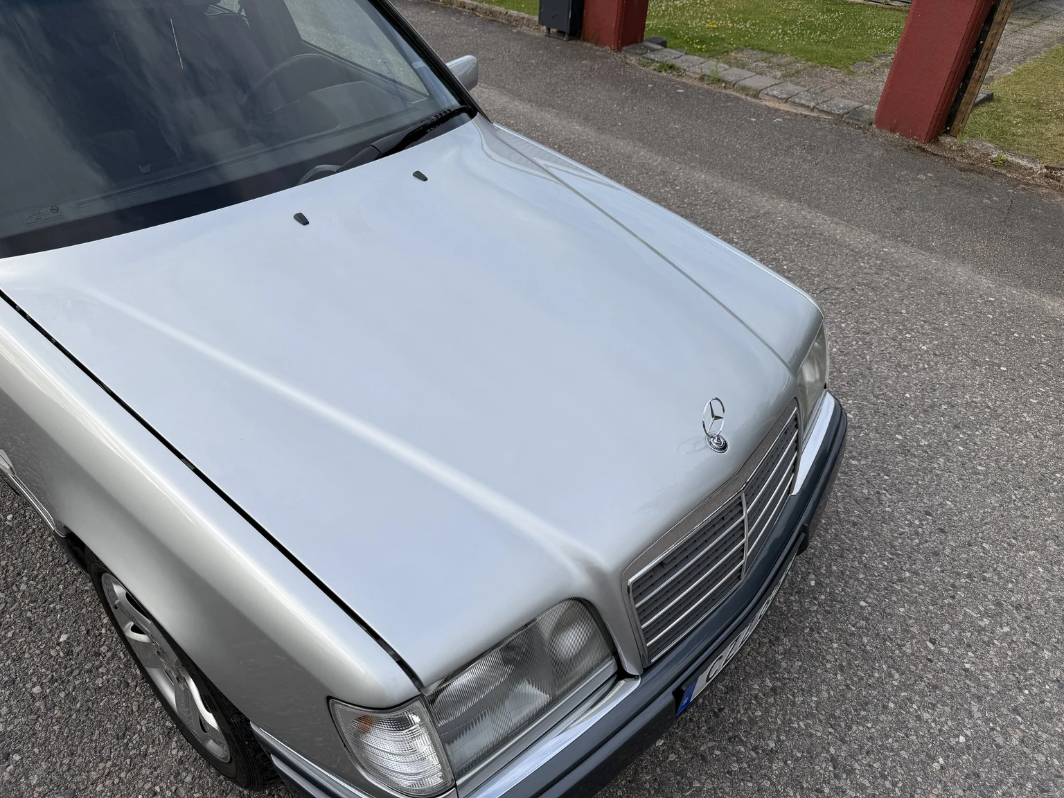 Exterior image of 1994 Mercedes-Benz E 320 T (27)