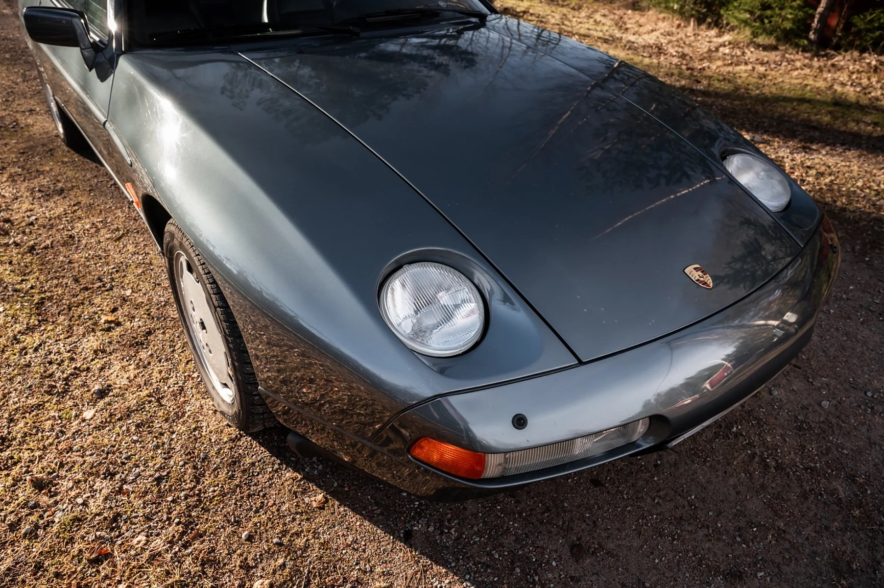 Exterior image of 1988 Porsche 928 S4 (45)