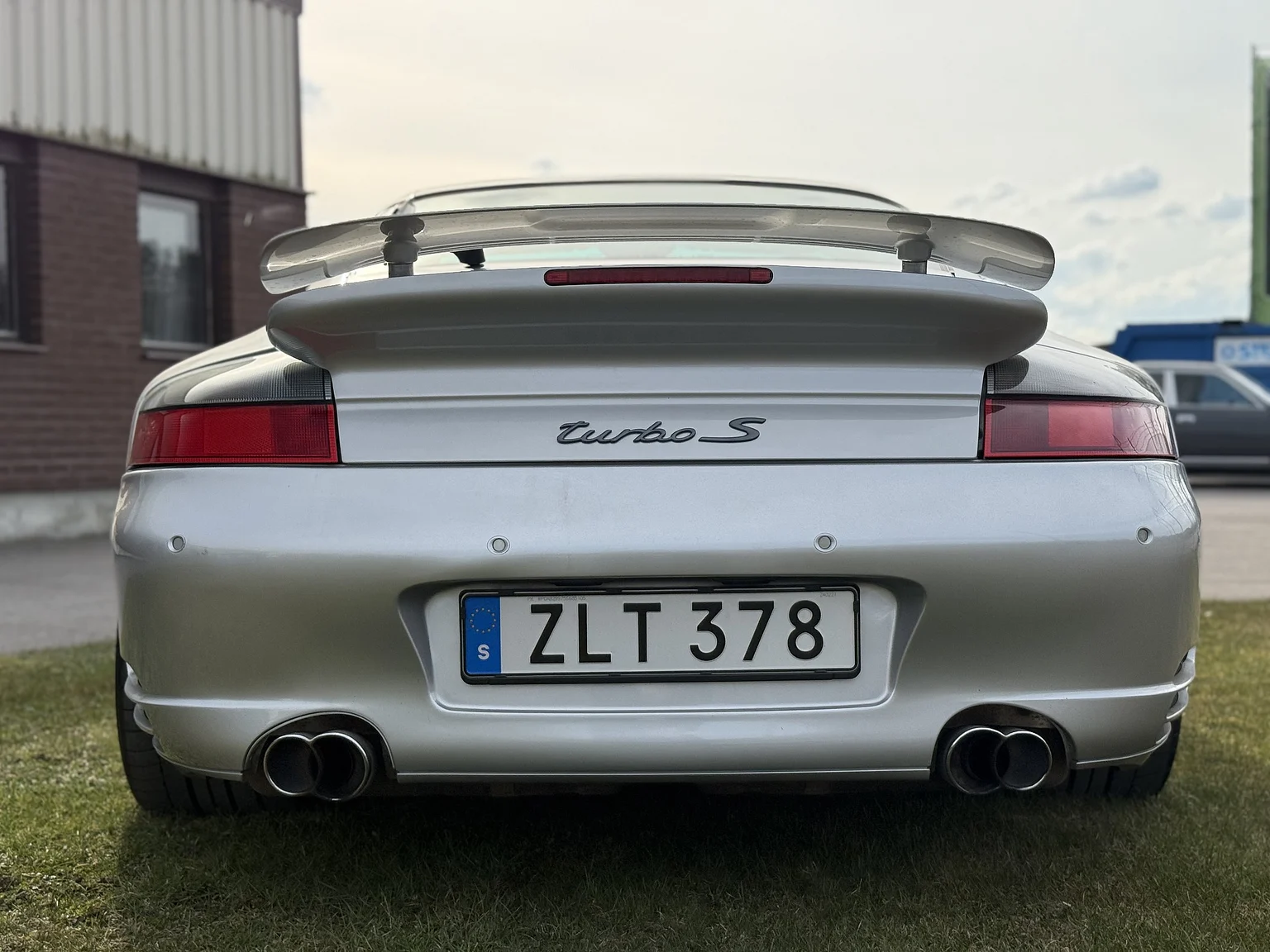 Exteriörbild på 2005 Porsche 996 Turbo S (13)