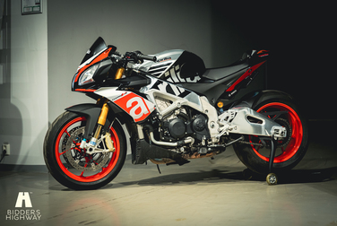 Exteriörbild på 2016 Aprilia Tuono V4 Factory