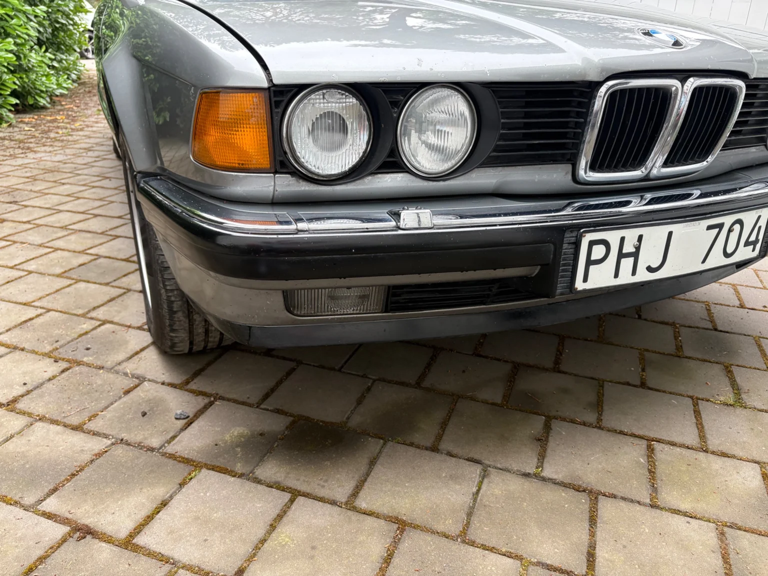 Exteriörbild på 1988 BMW 730iA (18)
