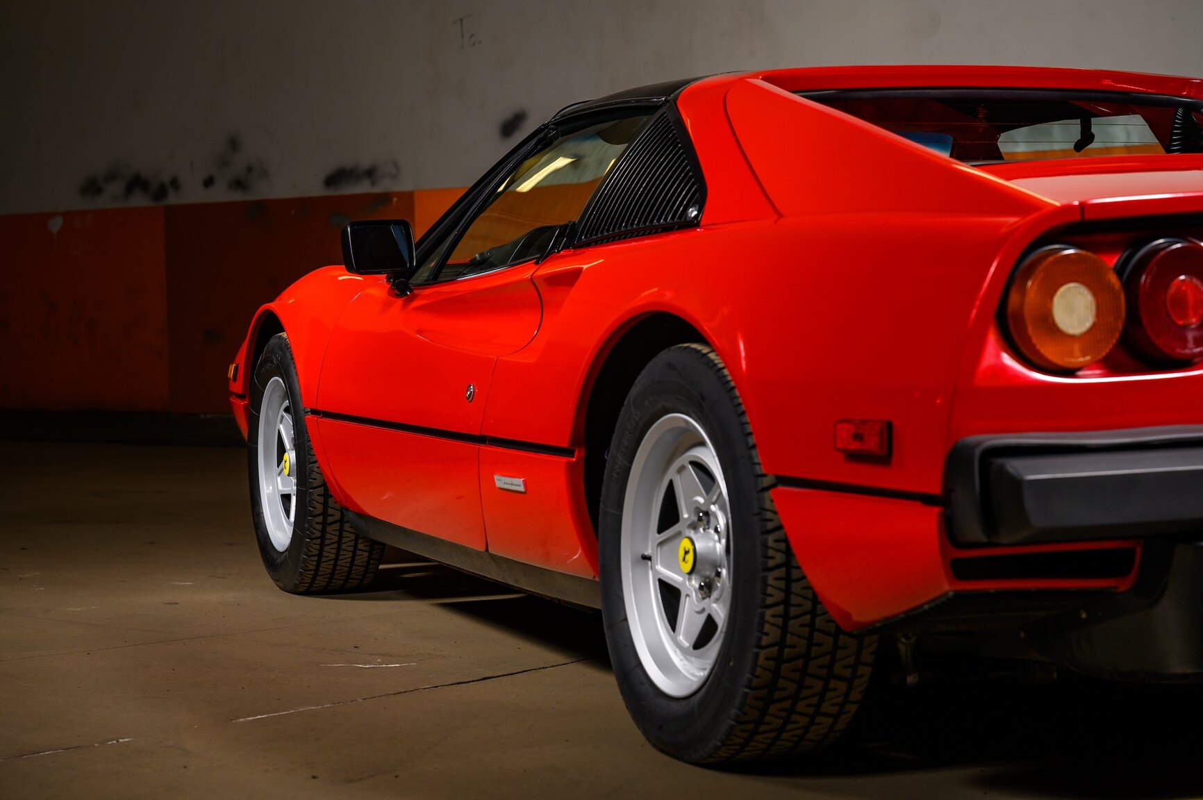 Exteriörbild på 1982 Ferrari 308 GTSI