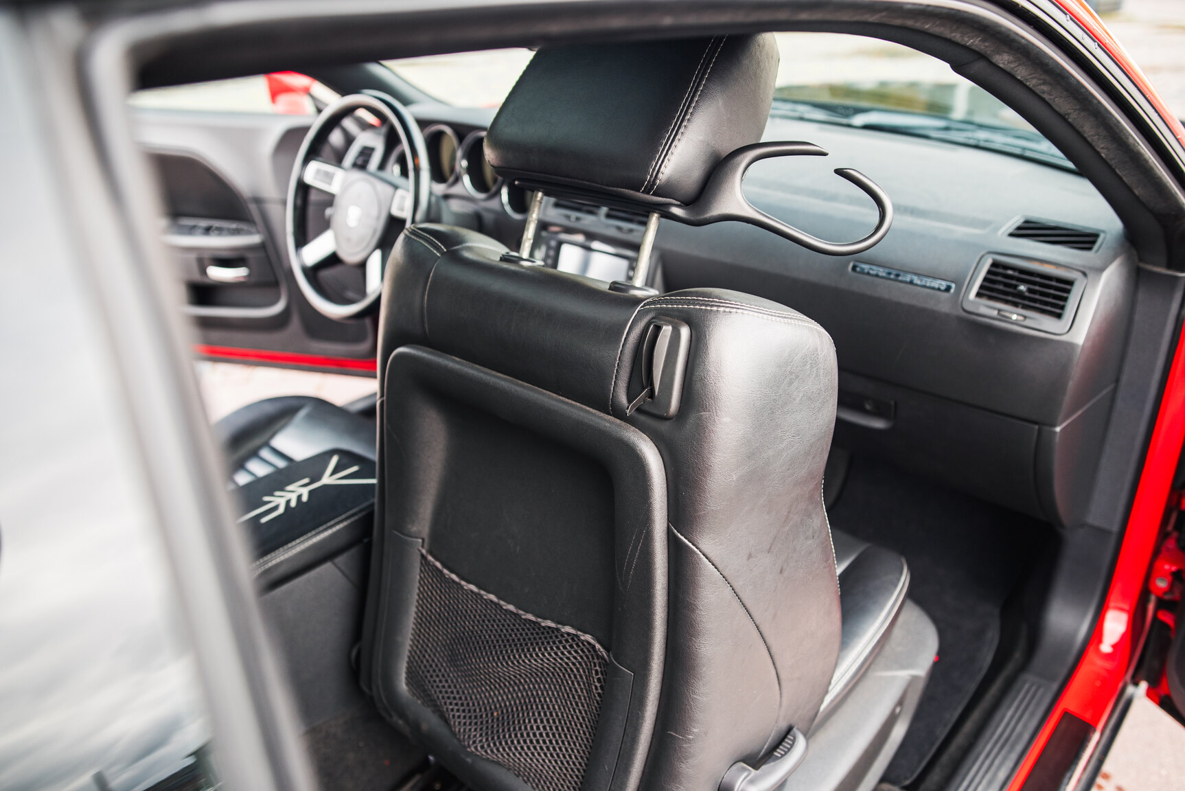 Interior image of 2010 Dodge Challenger 5.7 V8 HEMI Manuell