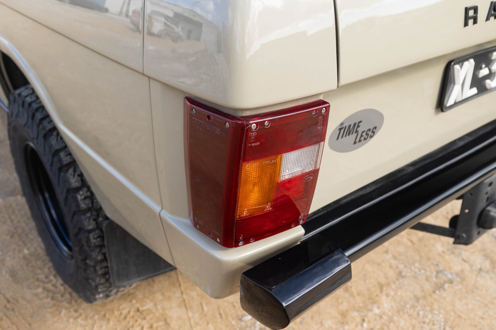 Exteriörbild på 1991 Range Rover Restomod