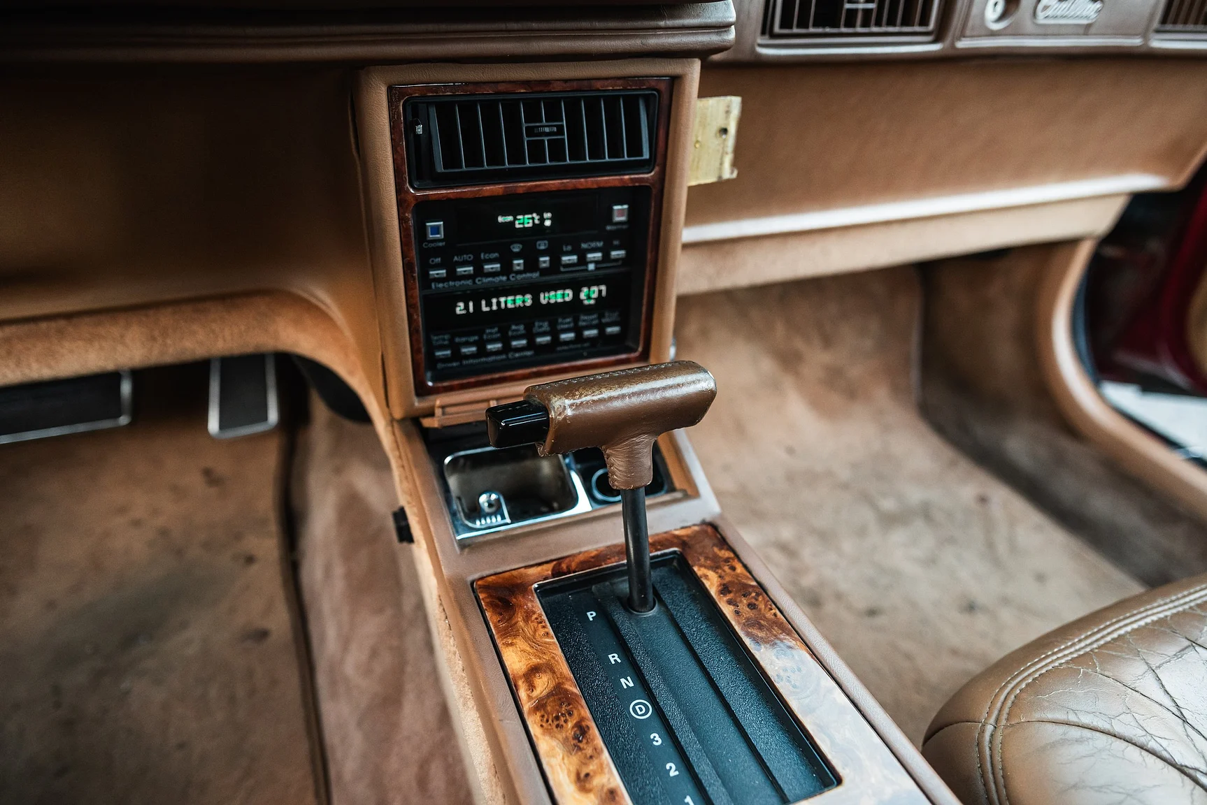 Interior image of 1989 Cadillac Seville (14)