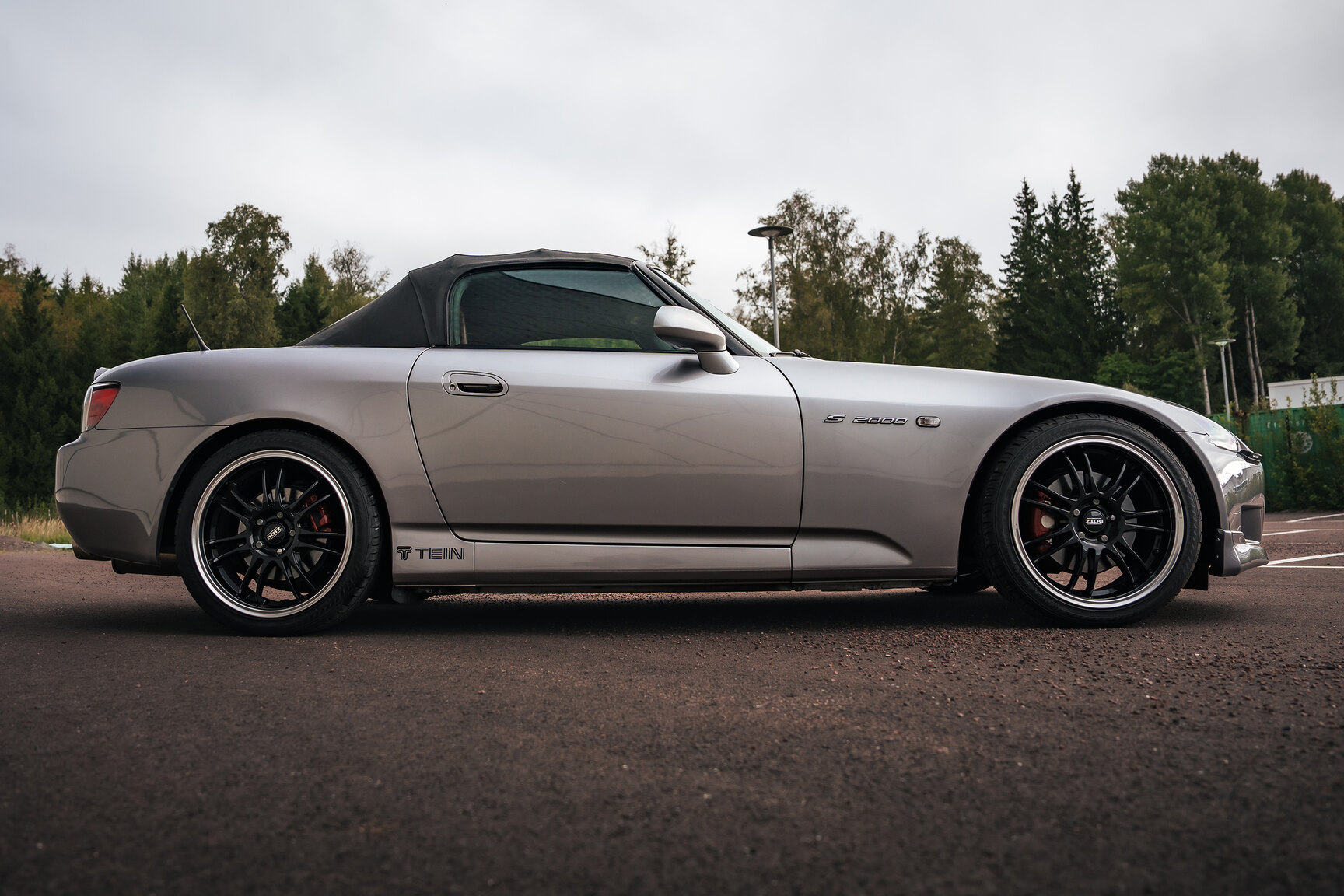 Exterior image of 2000 Honda S2000 AP1