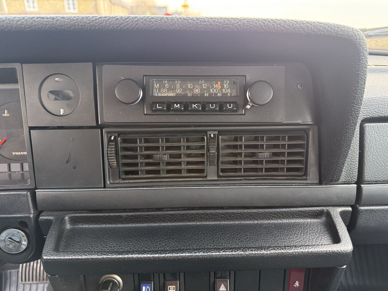 Interior image of 1991 Volvo 240 GL Automat (18)