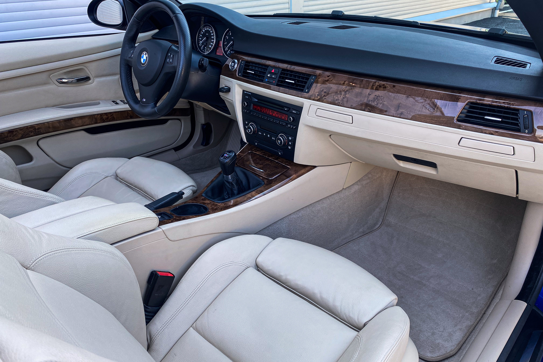 Innenraumfoto von 2007 BMW 335i Cabriolet (30)