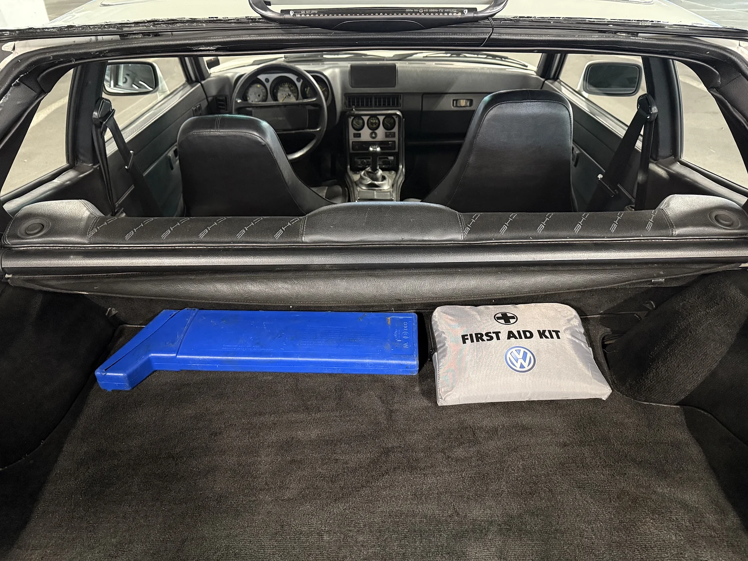 Interior image of 1984 PORSCHE 944 Targa (47)