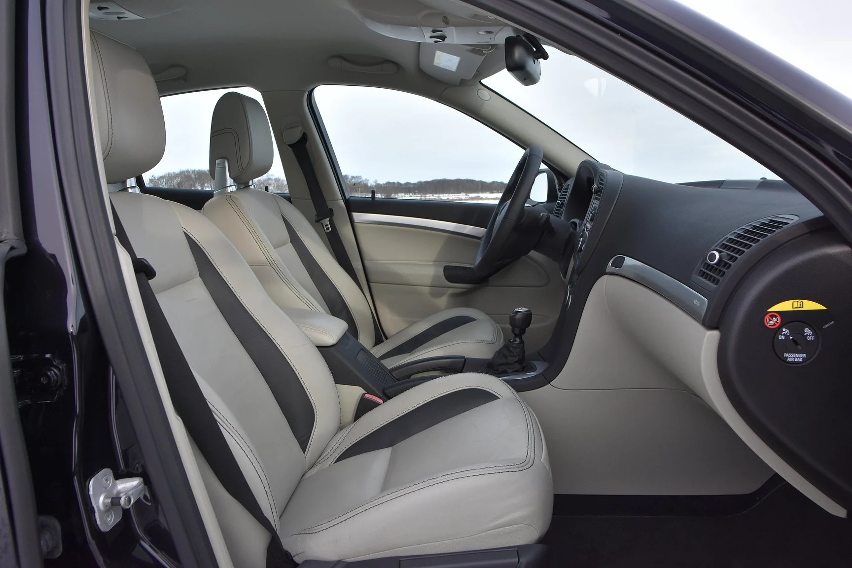 Interior image of 2014 Saab 9-3 Aero Hirsch Edition (25)