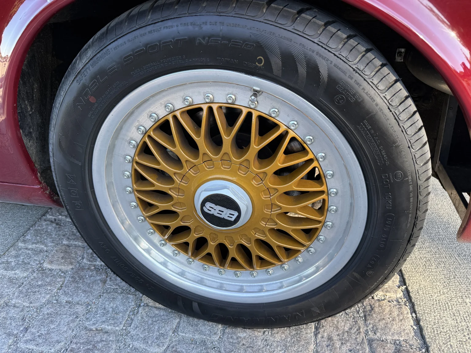 Exterior image of 1970 Jaguar XJ12 Performance (58)
