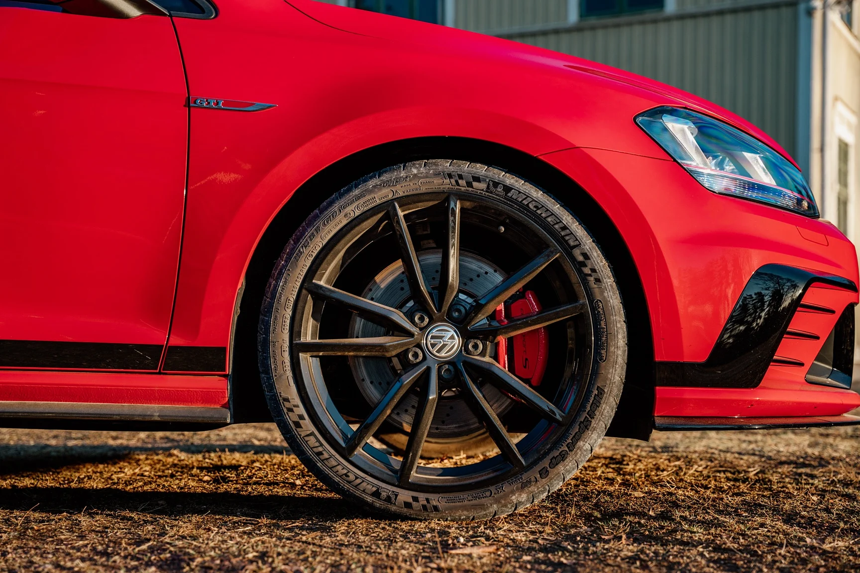 Exterior image of 2016 Volkswagen Golf GTi Clubsport S - no. 291/400 (15)