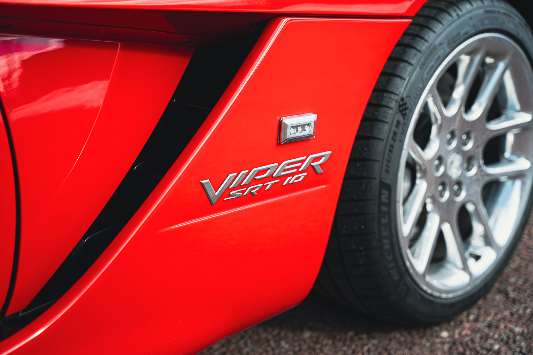 Exteriörbild på 2003 Dodge Viper SRT-10