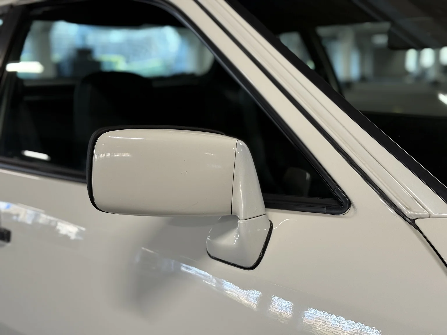 Exteriörbild på 1984 PORSCHE 944 Targa (37)