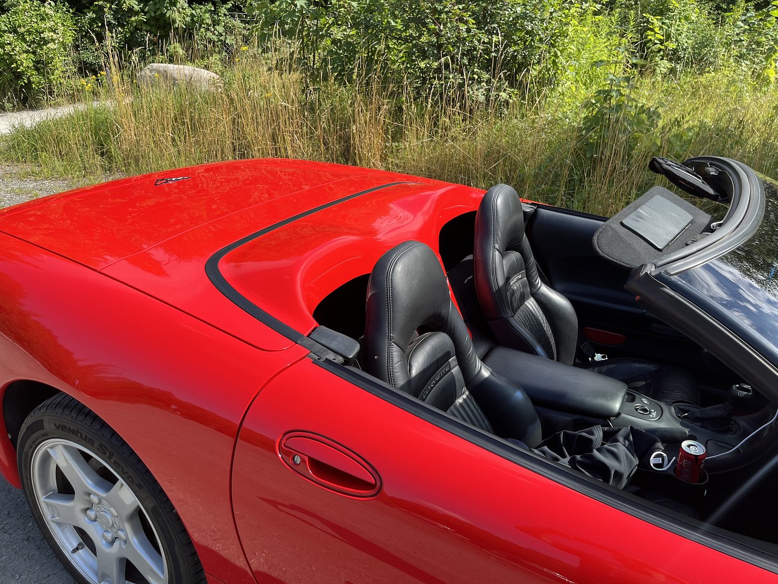 Exterior image of 2000 Chevrolet Corvette Cabriolet