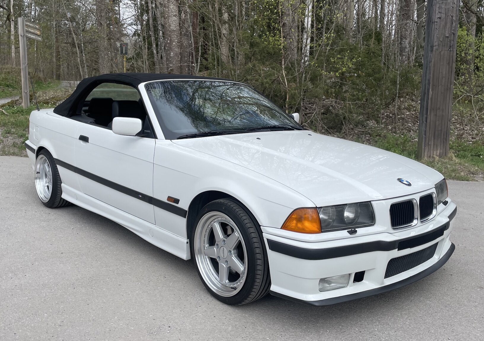 Exterior image of 1995 BMW 328 iA Convertible